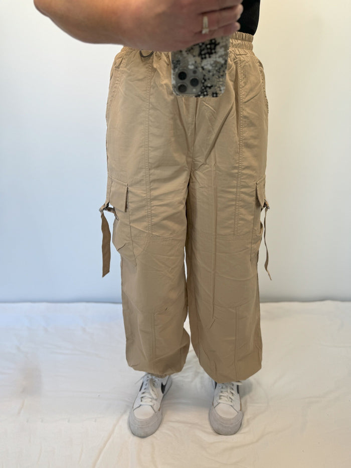 Quincy Woven Cargo Pants in Taupe
